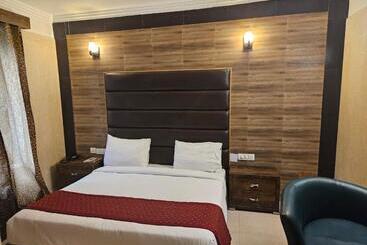 هتل O Delhi, Near Metro Station Karol Bagh