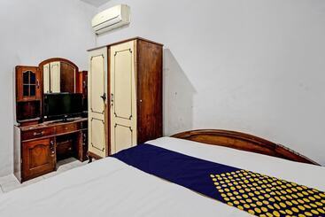 בית מלון כפרי Spot On 92595 Umi Homestay Syariah