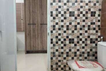 בית מלון כפרי Spot On 92900 Kost 3 Kelor Syariah
