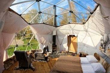 هتل Wild Caribou Dome