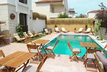 هتل Wind Of Alacati +12