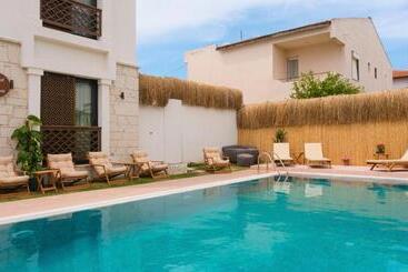 هتل Wind Of Alacati +12