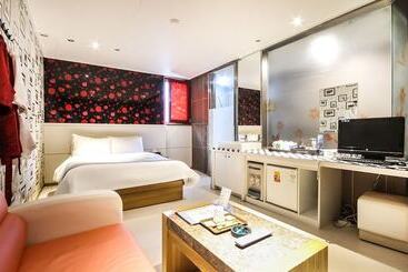 مُتل Hwasun Oncheon Hotel Tatami