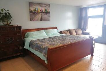 پانسیون Digby Sailboat Suites
