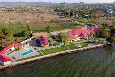 Sandmark Hotel Serengeti