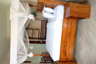 Sandmark Hotel Serengeti