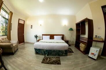 Sandmark Hotel Serengeti