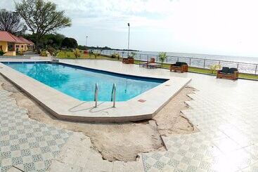 Sandmark Hotel Serengeti