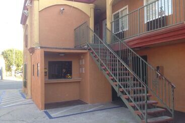 Bronco Motel South Central
