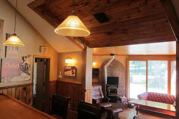 هتل Butternut Inn And Pancake House