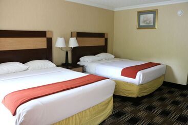هتل Castlewood Inn