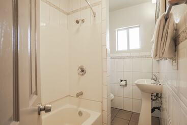 هتل Economy Inn Hollywood