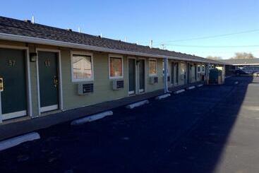 هتل Economy Inn Mccook