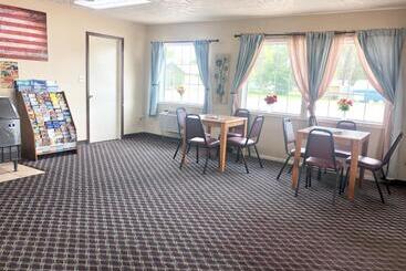 هتل Economy Inn Mccook