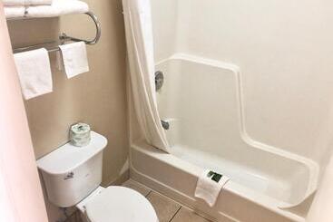 هتل Economy Inn Mccook