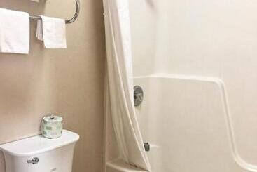 هتل Economy Inn Mccook