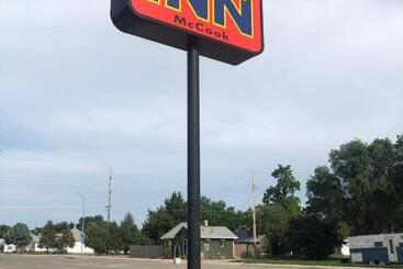 هتل Economy Inn Mccook