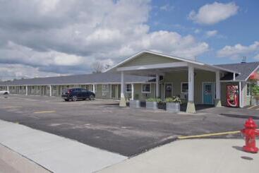 هتل Economy Inn Mccook