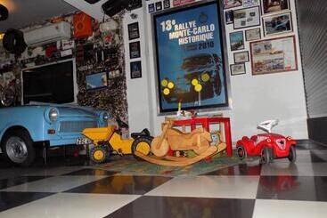 هتل Garage