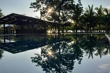 هتل Hibiscus Garden