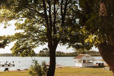 هتل Jabłoń Lake Resort
