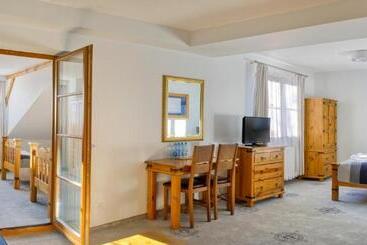 هتل Joseph Conrad Spa & Wellness