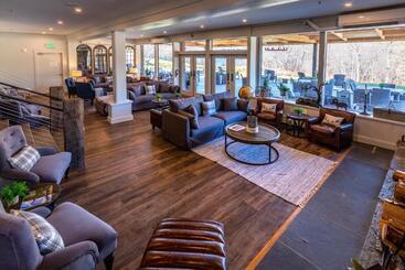 هتل Mountain Meadows Lodge