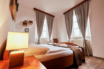 هتل Rooms & Restaurant Ostarija