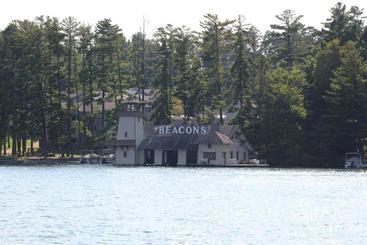 هتل The Beacons Of Minocqua
