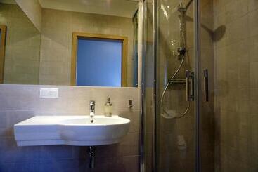 هتل Villa Modlin Airport