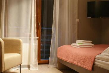 هتل Villa Modlin Airport