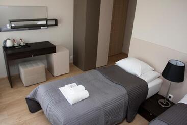 هتل Villa Modlin Airport