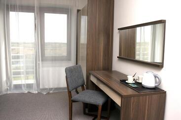 هتل Villa Modlin Airport