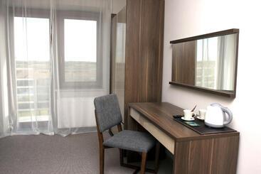 هتل Villa Modlin Airport