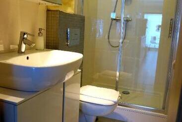 هتل Villa Modlin Airport