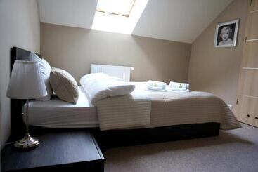 هتل Villa Modlin Airport
