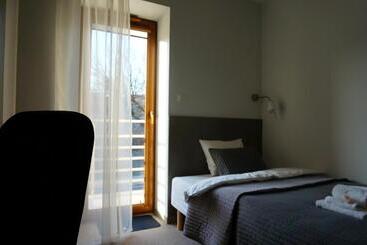 هتل Villa Modlin Airport