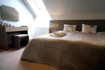هتل Villa Modlin Airport