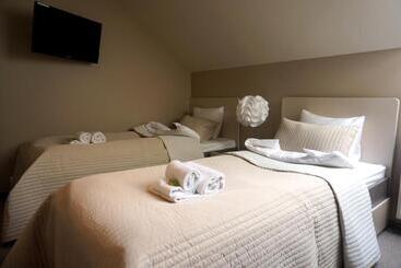 هتل Villa Modlin Airport