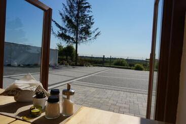 هتل Villa Modlin Airport