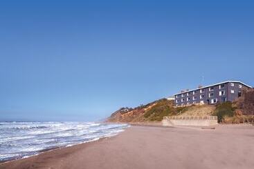 هتل West Beach Suites