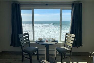 هتل West Beach Suites