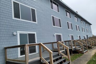 هتل West Beach Suites