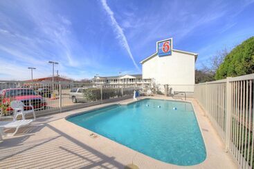 Motel 6kerrville, Tx
