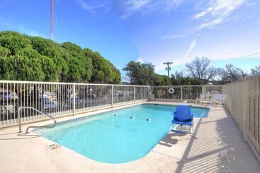 Motel 6kerrville, Tx