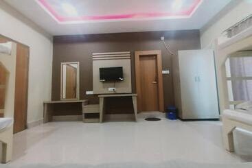 هتل Grace Inn Guest House, Near Airport And Ion Digital