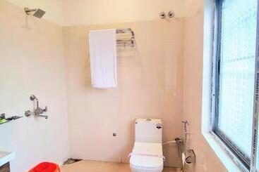 هتل Grace Inn Guest House, Near Airport And Ion Digital