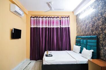 هتل Green Leaf Sarai Kale Khan