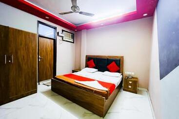 هتل Green Tree 2 Min Walk From Railway Station