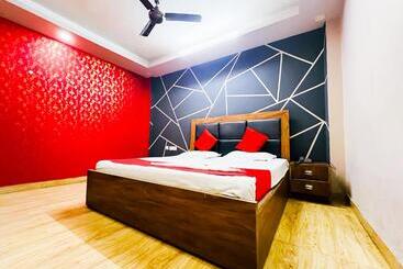 هتل Green Tree 2 Min Walk From Railway Station